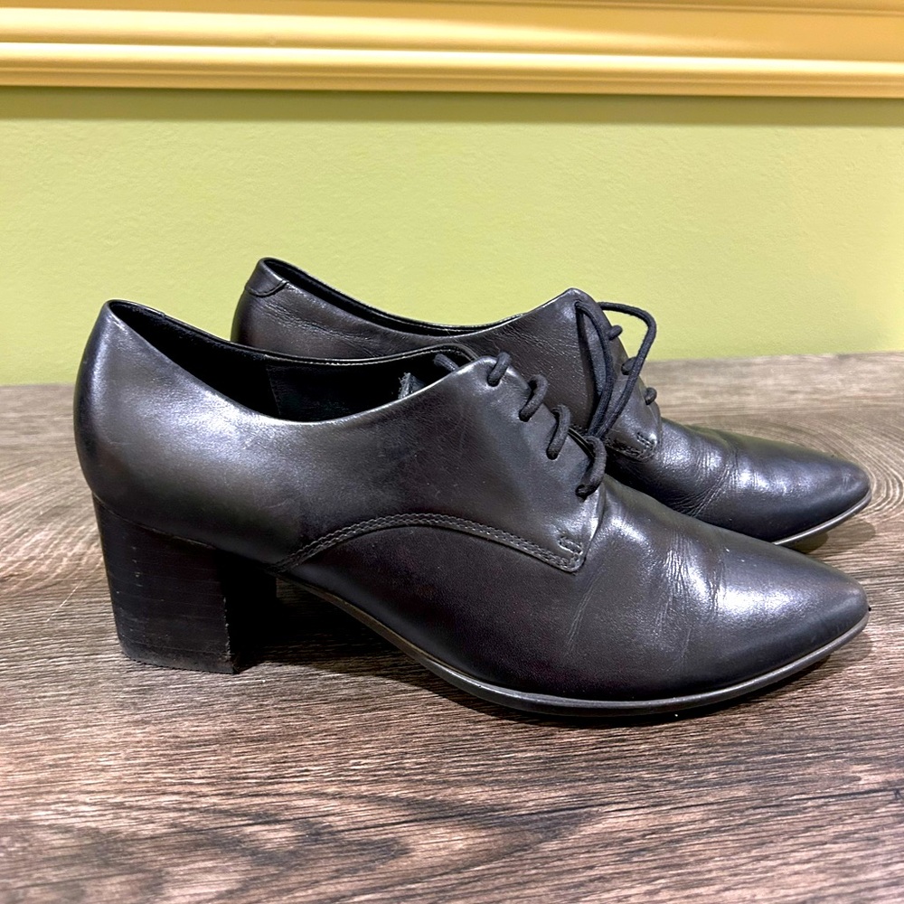 Vintage Ecco Classic Black Women's Lace-Up Dress Shoes